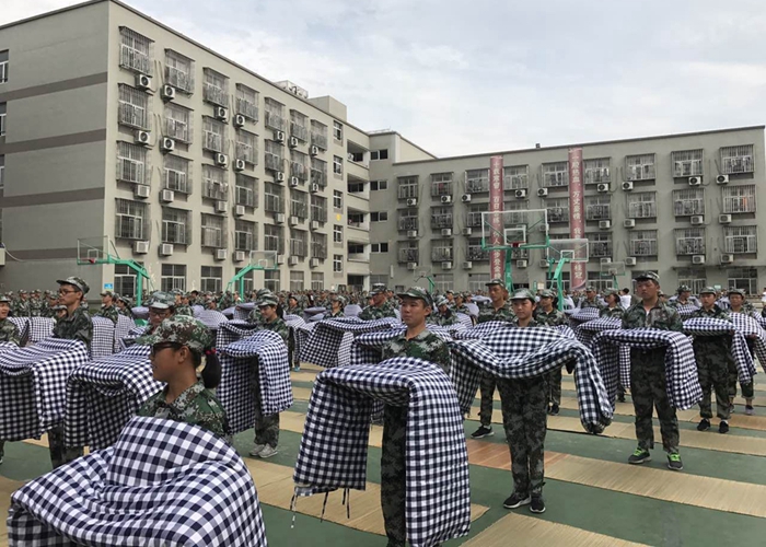 軍訓比賽疊方塊·2017級高一新生第一課